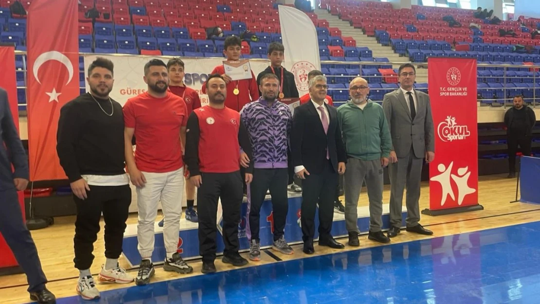 Yıldızlar Güreş Türkiye Şampiyonası'nda Elazığ'lı Güreşçi 3. Oldu