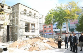 Başkan Şerifoğulları, Tarihi Öğretmenevinde Çalışmaları İnceledi