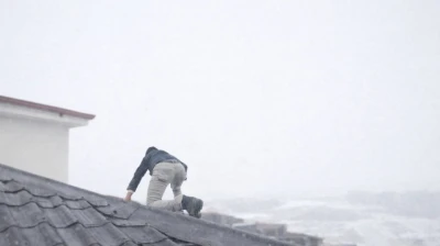 Havaya Aldırış Etmeden Canını Tehlikeye Attı!