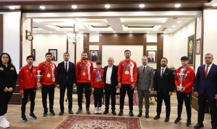 Başarılı Sporculardan Vali Numan Hatipoğlu'na Ziyaret