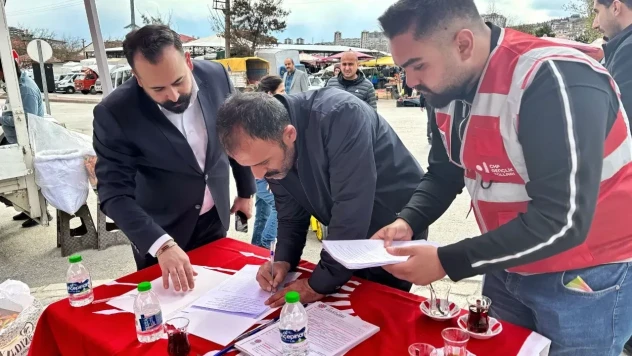 CHP Elazığ Gençlik Kolları'ndan Ekrem İmamoğlu İçin İmza Kampanyası