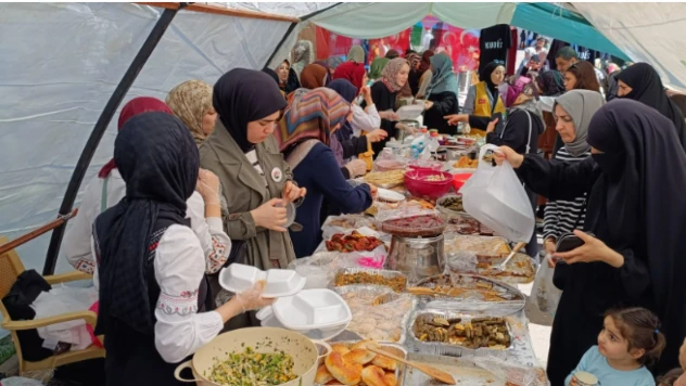 Demokrasi Meydanı'nda Gazze Yararına Kermesi