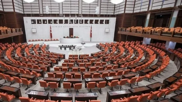 Meclis'te Kritik Düzenleme : Kamuya Girişte Sınır Geliyor