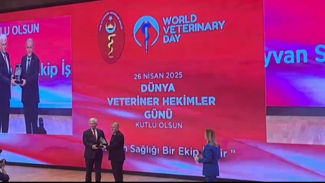 Vali Hatipoğlu'na Ödül