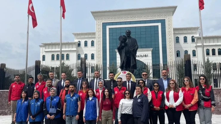 15 – 21 Mayıs Gençlik Haftası Kutlamaları Çelenk Sunumuyla Başladı.