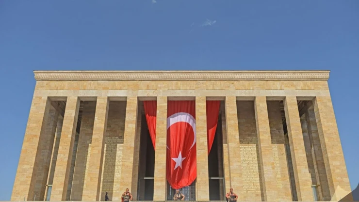 Anıtkabir Ziyaretçi Akınına Uğradı!