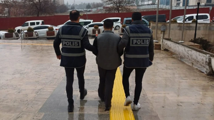 Aranıyorlardı, Polisten Kaçamadılar