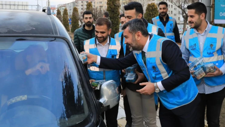 Başkan Şerifoğulları'ndan, İftarlık İkramı
