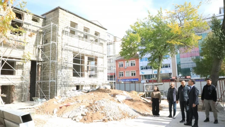 Başkan Şerifoğulları, Tarihi Öğretmenevinde Çalışmaları İnceledi