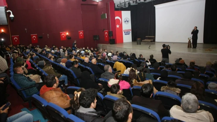 Bir Sabah Gelecek Kardan Aydınlık İsimli Tiyatro Oyununa Yoğun İlgi