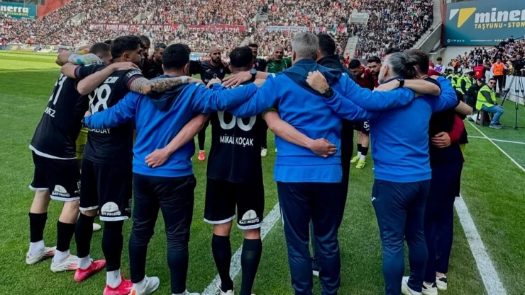 Bordo-Beyazlı taraftarlar, 1. Lig yolunda zafer bekliyor