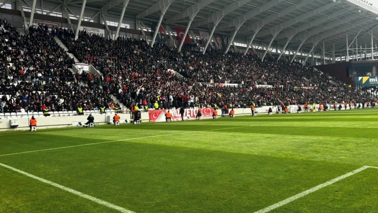 Bordo-Beyazlı Taraftarlar İsyanda