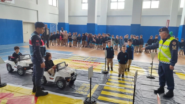 Çocuklara Trafik Eğitimi Verildi