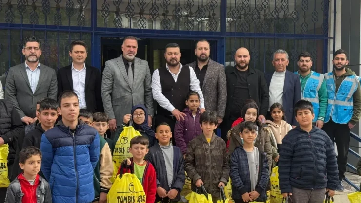 Çocukları Sevindiren Başkan Gök'ten Örnek Davranış!