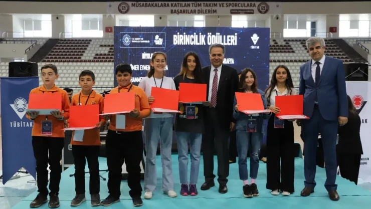 Dereceye Giren Öğrenciler Ödüllendirildi