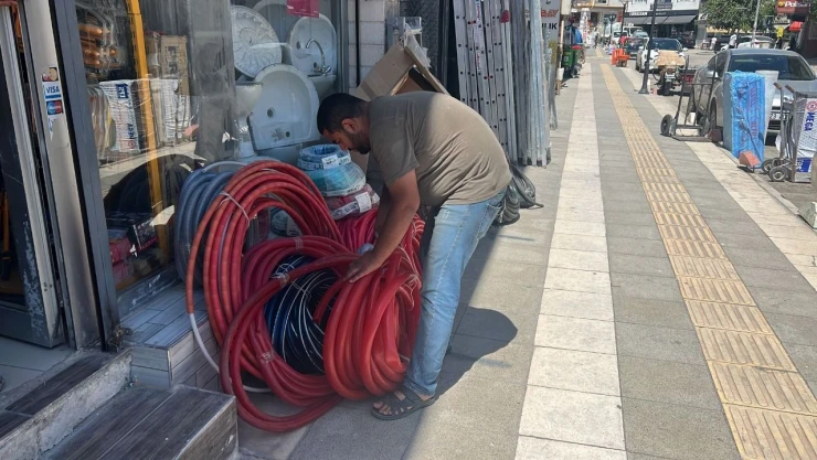 Ekmek Parası Kazanmak Zorundayız