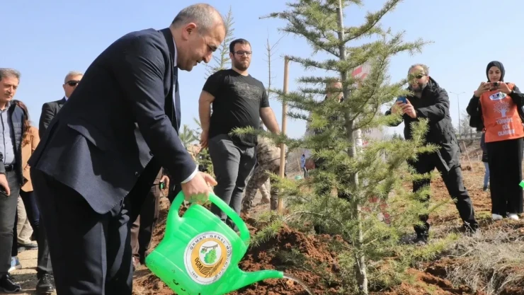Elazığ'da Bin Fidan Toprakla Buluştu
