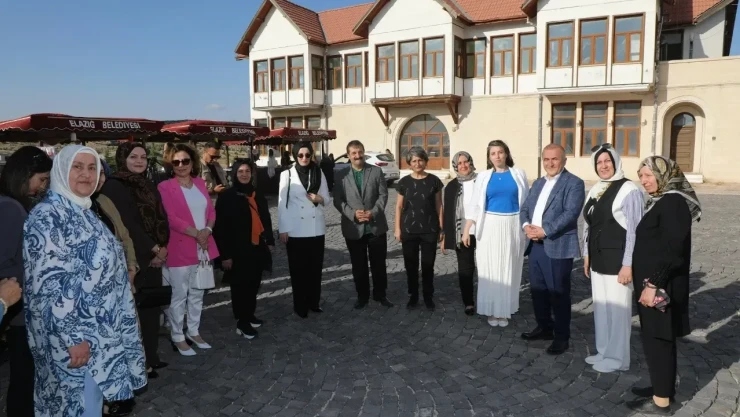 Elazığ'da Kadınların Gücünü Artıran 'İşleyen Eller Projesi' Tanıtıldı