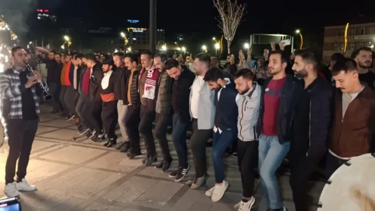 Elazığ'da Sahur Halayı Renkli Görüntülere Sahne Oldu
