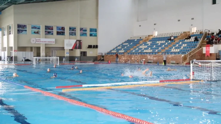 Elazığ'da Yüzme Müsabakaları Sona Erdi