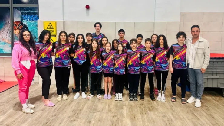 Elazığ GSB Yüzmede Madalyaları Topladı