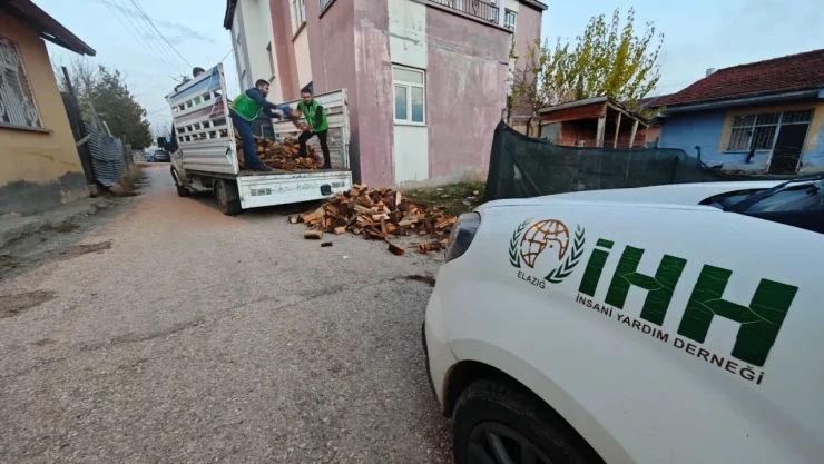 Elazığ İHH'dan 300 Aileye Yakacak Yardımı
