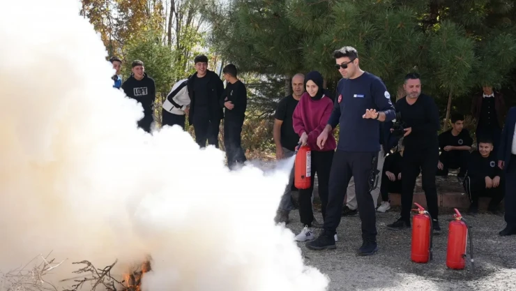 Elazığ İtfaiyesi'nden Öğrencilere Hayat Kurtaran Eğitimler