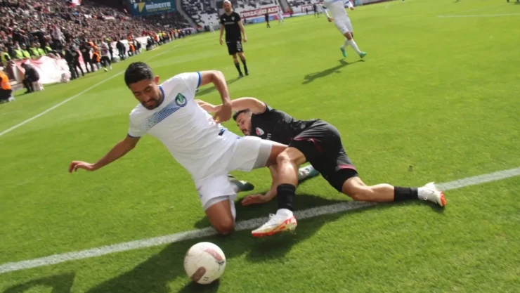 Elazığspor'da Kartlar Havada Uçuştu!