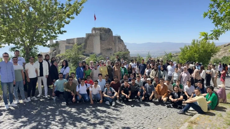 Fırat Üniversitesi Öğrencileri Harput'u Gezdi