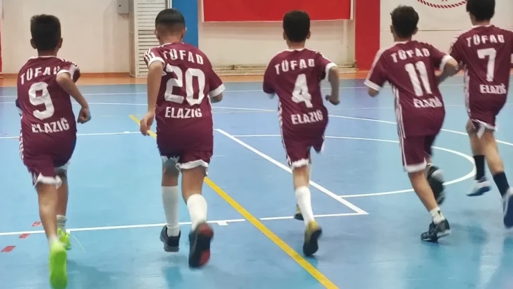 Geleceğin Yıldızları Minikler Futbol Şenliği'nde Elazığ Rüzgarı