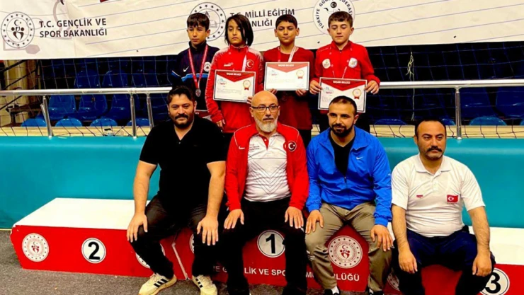 Güreş Branşından Elazığ'a Türkiye Üçüncülüğü