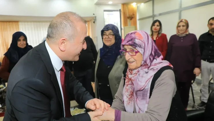 Hatipoğlu'ndan Huzurevi Sakinlerine Anlamlı Ziyaret!