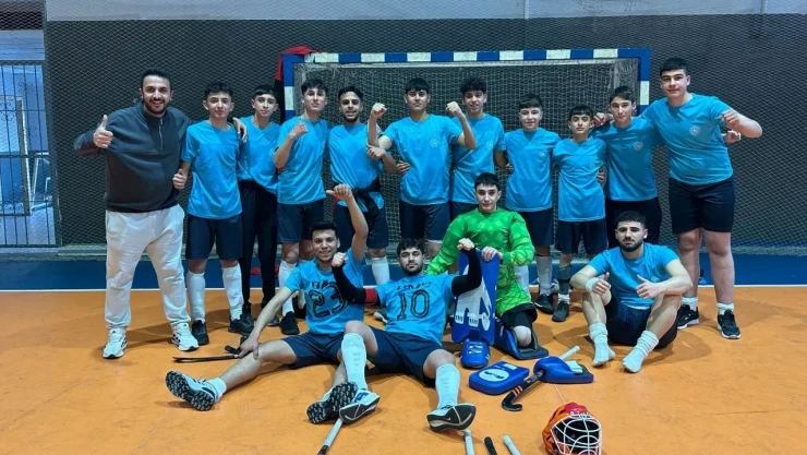 İkinci Ligin En Genç HOKEY Takımı Çeyrek Finalde