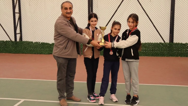 İlkokullar Arası Minikler Tenis Turnuvası Gerçekleştirildi