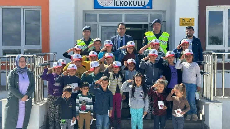 Jandarma'dan Öğrencilere Uygulamalı Trafik Eğitimi