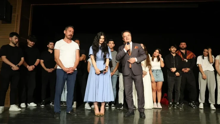Kadına Şiddet Temalı Oyuna Yoğun İlgi