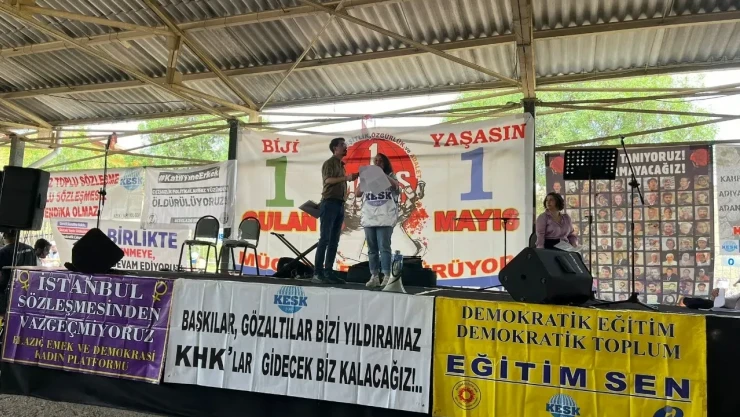 Meydanlarda 1 Mayıs Coşkusu