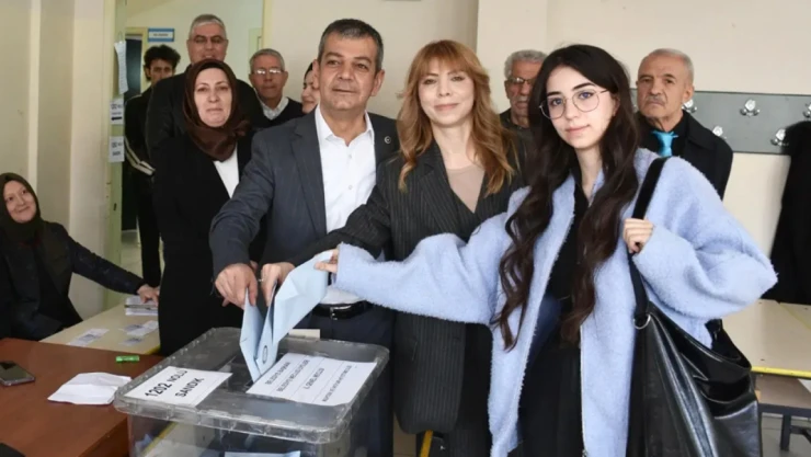 Milletvekili Prof. Dr. Erol Keleş Ailesiyle Birlikte Oyunu Kullandı