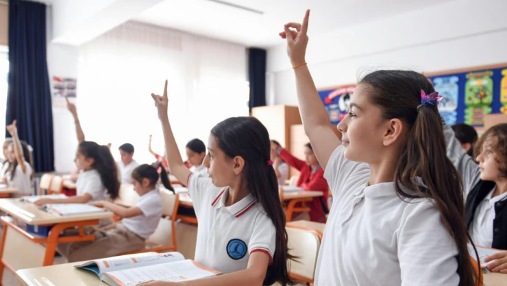 Okullarda Ders Zili Çaldı