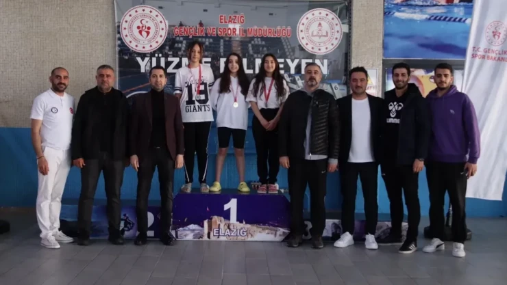 Paletlı Yüzme İl Şampiyonası Elazığ'da Başladı
