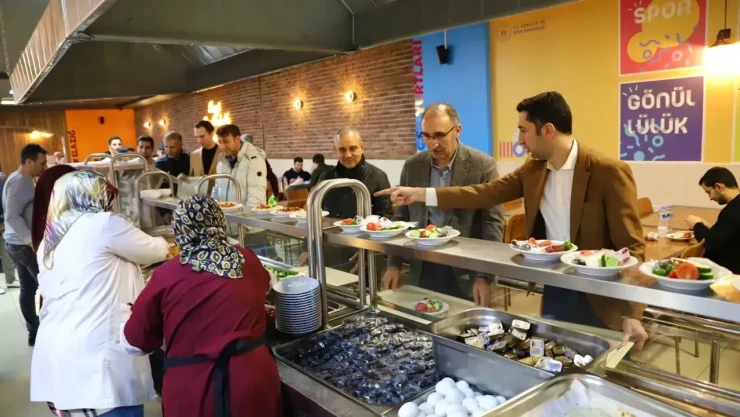 Rektör Göktaş Ve İl Müdürü Eren Sahurda Öğrencilerle Bir Araya Geldi