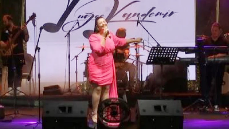 Tuğçe Kandemir Elazığlılara Keyifli Bir Gece Yaşattı