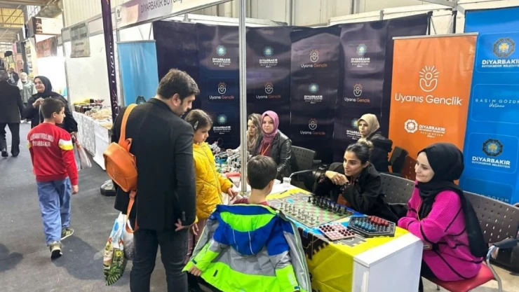 Uyanış Gençlik Fuarda Tanıtılıyor