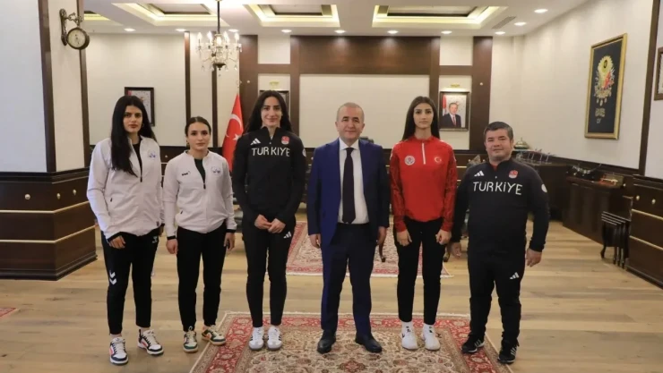 Vali Hatipoğlu, Başarılı Sporcuları Kabul Etti