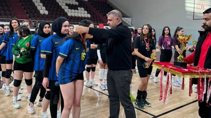 Voleybol Yıldız Kızlar Yerel Lig Müsabakaları Sona Erdi
