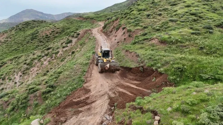 Yayla Yolu Çalışmaları Devam Ediyor