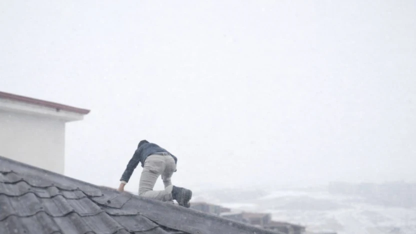 Havaya Aldırış Etmeden Canını Tehlikeye Attı!