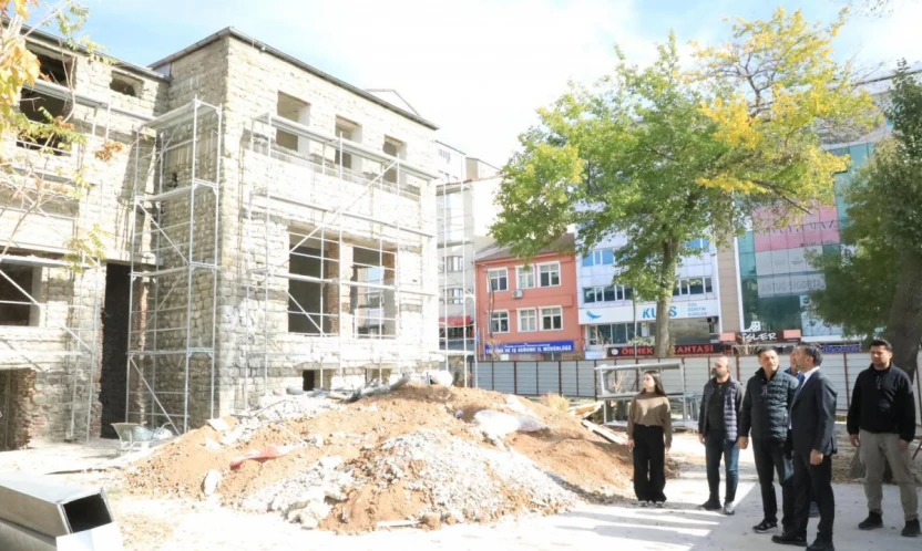 Başkan Şerifoğulları, Tarihi Öğretmenevinde Çalışmaları İnceledi