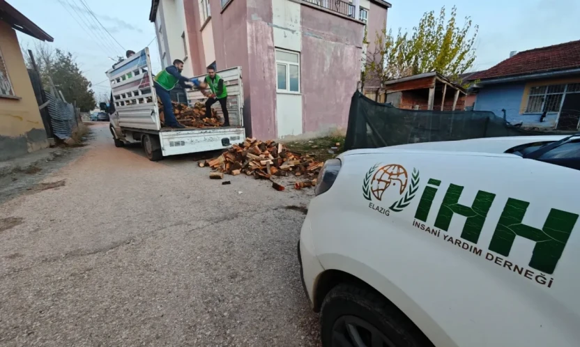 Elazığ İHH'dan 300 Aileye Yakacak Yardımı